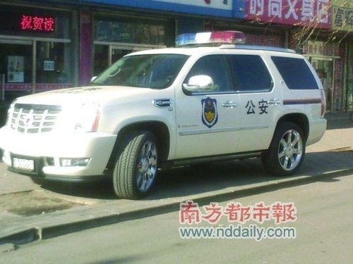 網(wǎng)帖曝內(nèi)蒙古一縣城公安局配130萬元豪車(圖)