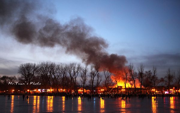北京什剎海兩家酒吧失火 疑因游人燃放煙花引發(fā)