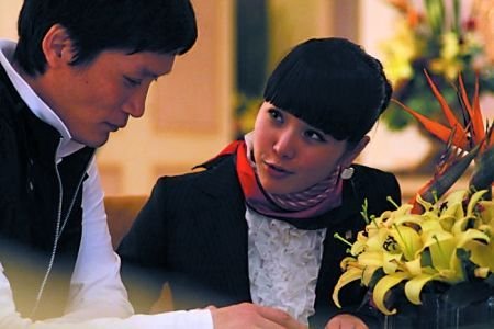 四川籍第一網(wǎng)絡(luò)美女爆紅網(wǎng)絡(luò) 疑為豪宅炒作(圖)