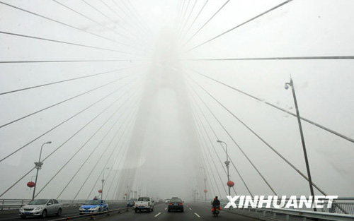 大霧持續(xù)籠罩海南北部