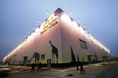 上海世博會外國國家館陸續(xù)試燈