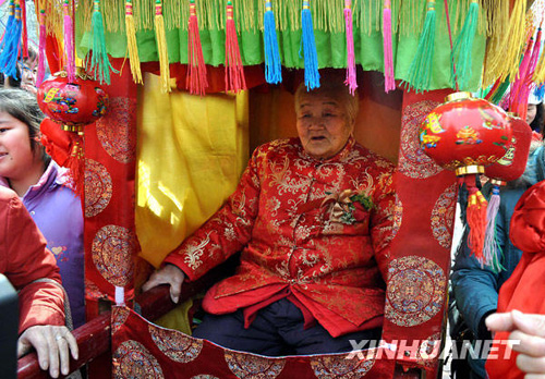 攜手八十載 終圓婚禮夢(mèng)