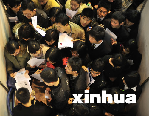 武大校園招聘會(huì)被“擠爆”