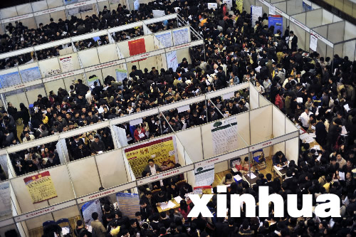 武大校園招聘會(huì)被“擠爆”