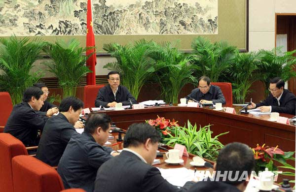 李克強:城鎮(zhèn)居民醫(yī)保補助標準提至120元(圖)