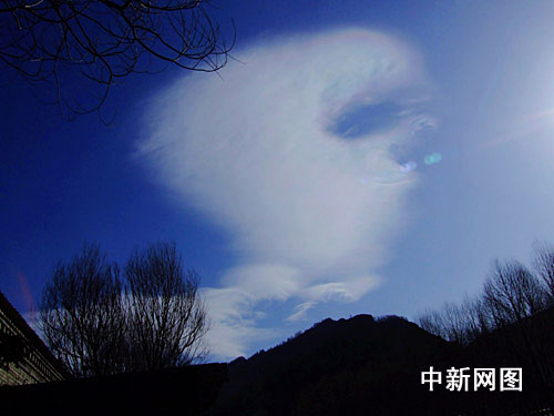 組圖：山西五臺山出現(xiàn)五彩云