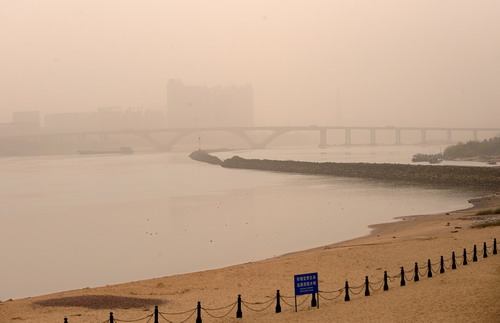 福建遭遇罕見沙塵天氣襲擊