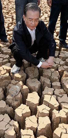 西南旱情告急溫家寶愁眉緊鎖 指示做最壞準(zhǔn)備