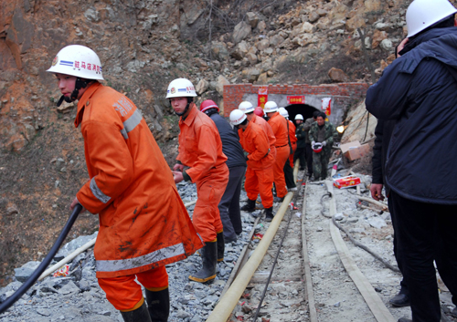 河南泌陽一鐵礦發(fā)生透水事故 11人被困井下