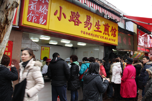 瑞士人“精確生煎包”走紅湖北武漢街頭