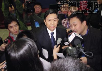 山西問題疫苗事件發(fā)布會(huì)僅持續(xù)15分鐘遭抗議