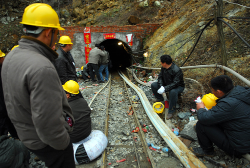 河南泌陽礦業(yè)發(fā)生透水事故 救援工作仍在進(jìn)行
