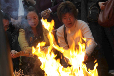 福建南平惡性殺人案續(xù):遇難家屬悲痛悼念當場暈倒