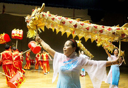 昆山民間舞龍手備戰(zhàn)世博會(huì)