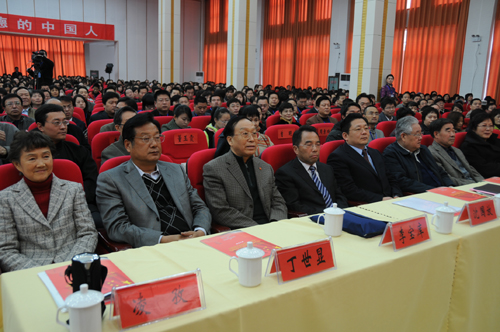 河南舉辦首屆傳統(tǒng)文化論壇 海內(nèi)外華人匯聚鄭州