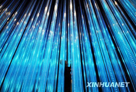 世博中國館內(nèi)部展區(qū)進(jìn)行調(diào)試