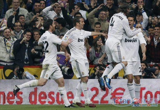 阿隆索引領(lǐng)逆轉(zhuǎn) 德比戰(zhàn)皇馬3-2馬競再登頂