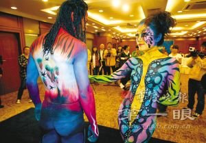 真漂亮 80后重慶美女冠軍人體上繪“阿凡達(dá)”圖