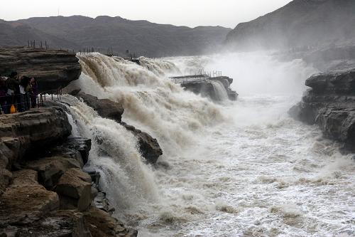 黃河壺口現(xiàn)今年最大瀑布