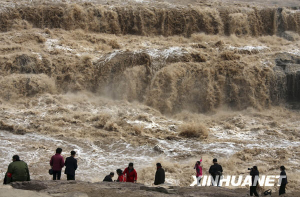 黃河壺口迎來“桃花汛” 吉縣景區(qū)暫時關閉