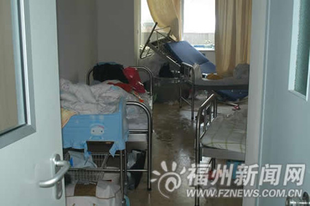 福州警方速破持刀殺人劫持人質(zhì)案 8人質(zhì)獲救