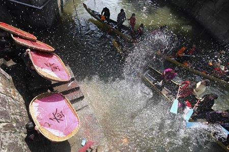 清明劃龍舟祈求蠶繭豐收