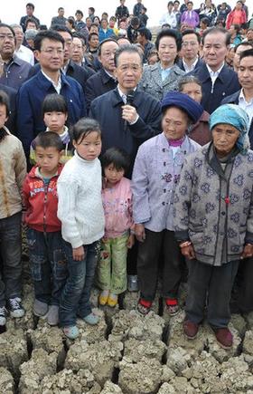 溫家寶考察貴州指導(dǎo)抗旱救災(zāi):團(tuán)結(jié)一心 戰(zhàn)勝旱災(zāi)