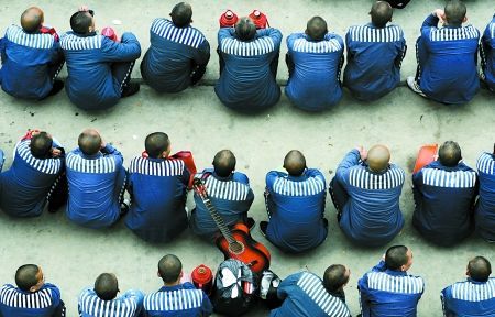 河南周口監(jiān)獄3000多名犯人大轉(zhuǎn)移(組圖)