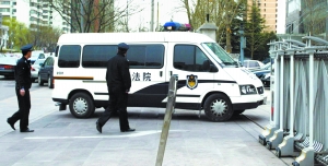 黃光裕案庭前示證 其妻從監(jiān)視居住住所來(lái)到法庭