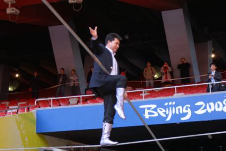 阿迪力將在鳥巢挑戰(zhàn)高空生存49天世界紀錄