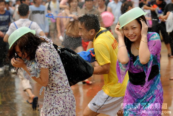 西雙版納歡樂潑水節(jié)