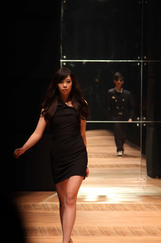 首屆海西國(guó)際時(shí)裝周開(kāi)幕 流行時(shí)尚風(fēng)席卷石獅