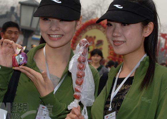 學(xué)生佳麗逛京城(圖)