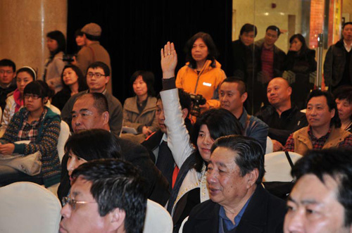 中國攝影著作權協(xié)會為玉樹賑災舉行作品義賣會