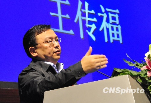 內(nèi)地首富易主 李鋰?yán)钐狗驄D身家426億超王傳福