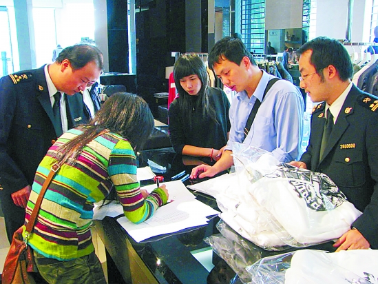 浙江破獲億元走私大案 揭開頂級(jí)服飾低價(jià)秘密(圖)