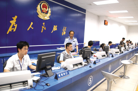 五一假期電動(dòng)車上牌忙 僅鼓樓區(qū)就4000多輛(圖)