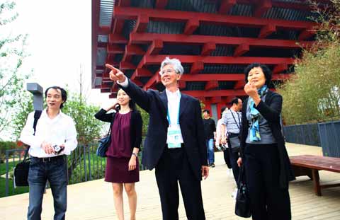 世博中國(guó)館總設(shè)計(jì)師攜全家參觀世博園(組圖)