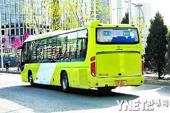 四位數(shù)公交駛上北京街頭(圖)