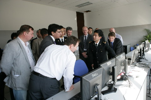 “海關(guān)專員俱樂部”成員赴大連海關(guān)考察