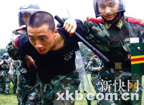 廣州武警特戰(zhàn)隊(duì)配發(fā)反恐儀器備戰(zhàn)亞運(yùn)安保