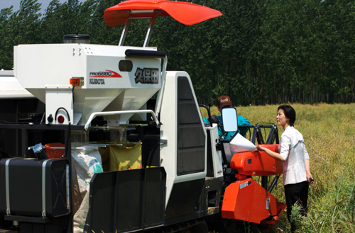 河南油菜生產(chǎn)機(jī)械化技術(shù)演示會在商城縣召開