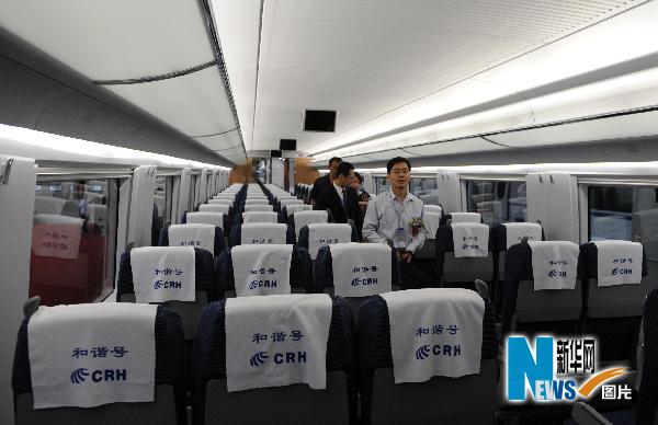 時(shí)速380公里國(guó)產(chǎn)高鐵下線 刷新最高運(yùn)行時(shí)速(圖)