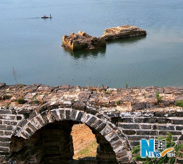 河北潘家口水庫(kù)“水下長(zhǎng)城”主體再次浮出水面(圖)
