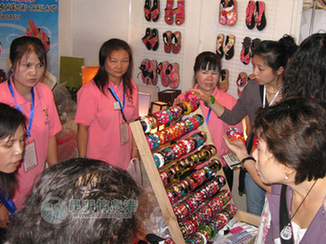 昆交會(huì)即將閉幕 顧客“抓尾巴”瘋狂掃貨