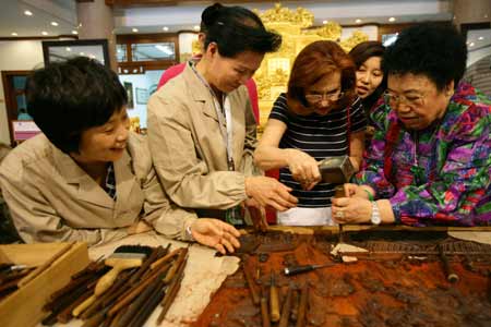 “紫檀雕刻技藝”入選第三批國家級非物質(zhì)文化遺產(chǎn)名錄