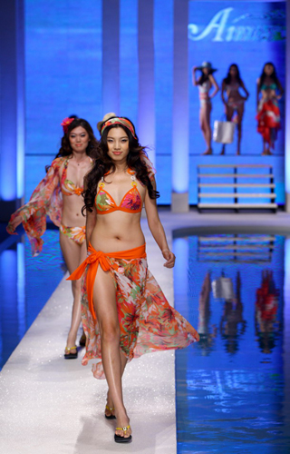 “水之夢(mèng)”2010愛(ài)慕泳裝發(fā)布會(huì)絢麗上演