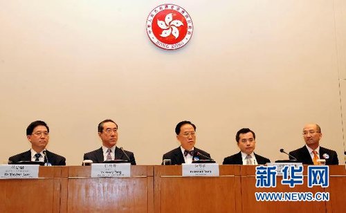 曾蔭權宣布港府接納民主黨