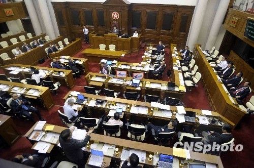 香港立法會(huì)通過2012行政長官產(chǎn)生辦法決議案(圖)