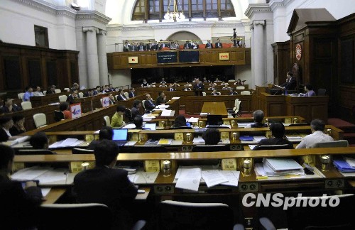 香港立法會(huì)通過2012行政長官產(chǎn)生辦法決議案(圖)